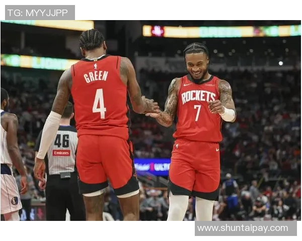 火箭与雷霆第六战激战正酣谁能在季后赛中逆转局势争夺胜利